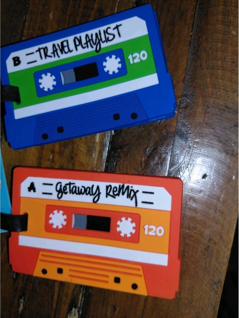 2 pair cassette luggage tags